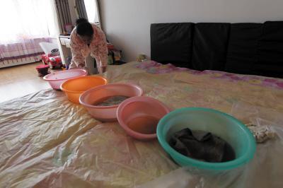 罗城楼上漏水，住户失联，小区没物管，业主维权难！律师来支招……
